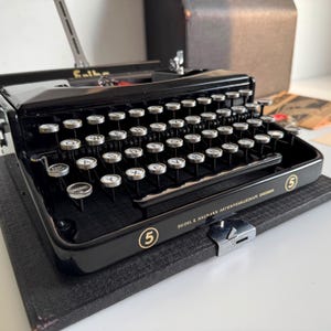 Erika 5 - Working portable typewriter, 1930s Black, Professionally maintained