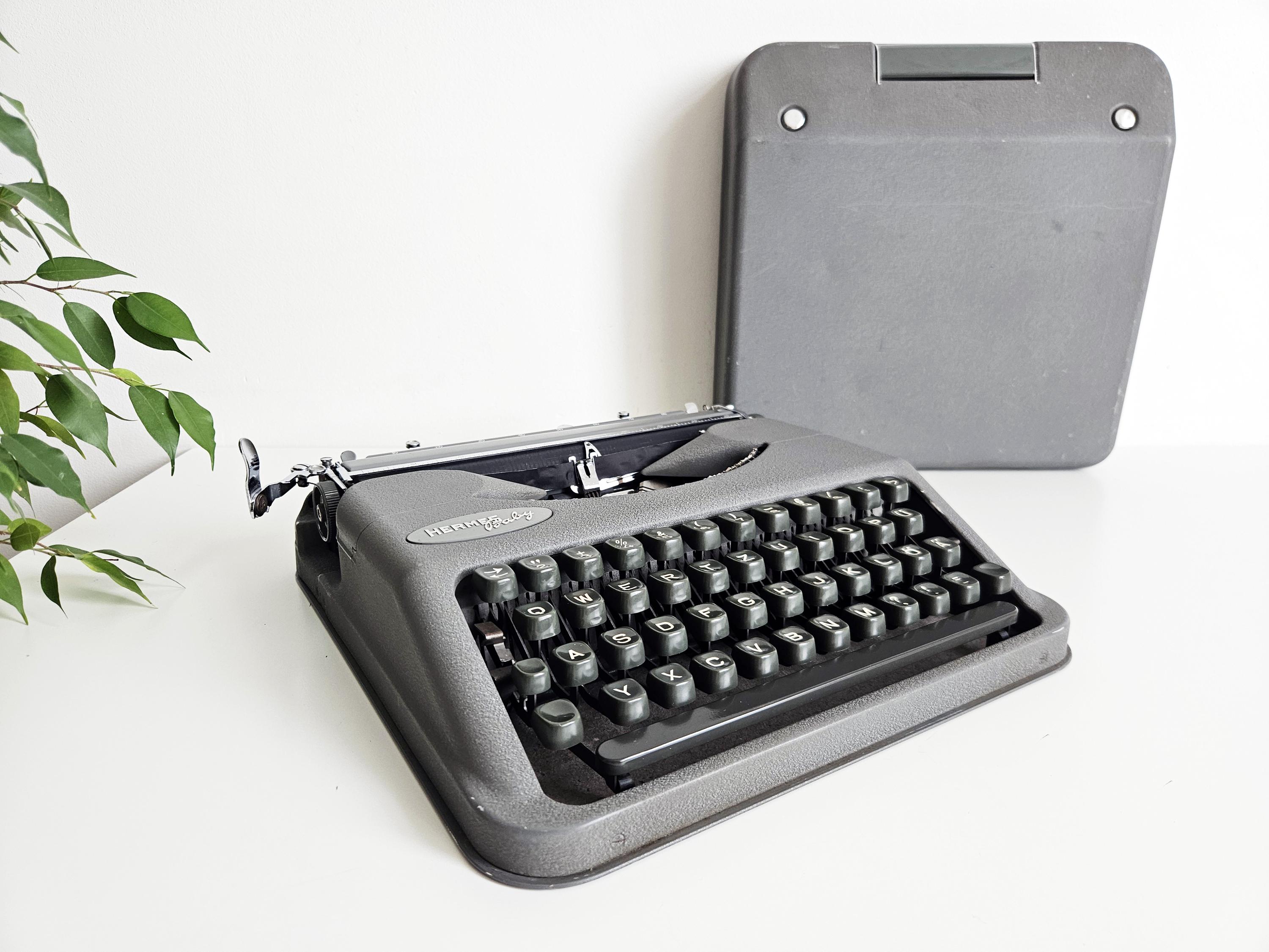 ヴィンテージ エルメス ベビー ポータブル タイプライター (良好な状態) ヴィンテージ エルメス ベビー ポータブル タイプライター (良好な状態