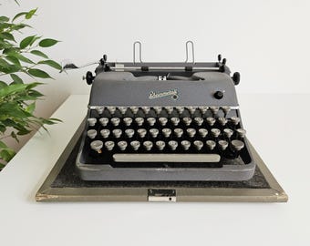 Neat 68’s U.S NAVY Dead stock Typewriter Underwood Standard 4 Bank Typewriter | UK & Worldwide Postage