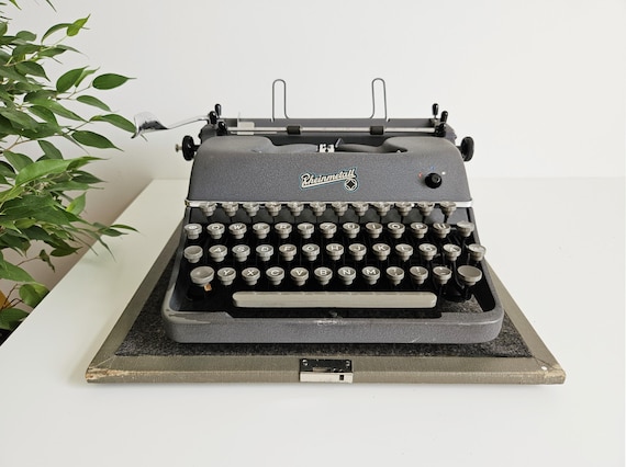 Rare Royal MD typewriter in perfect working order and fully