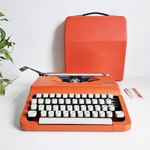 50% OFF!* Neckermann Brillant Special Typewriter, portable vintage typewriter from the 1970s, awesome condition.