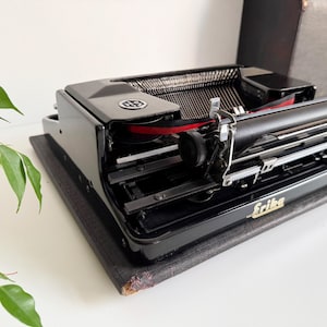 Erika 5 - Working portable typewriter, 1930s Black, Professionally maintained