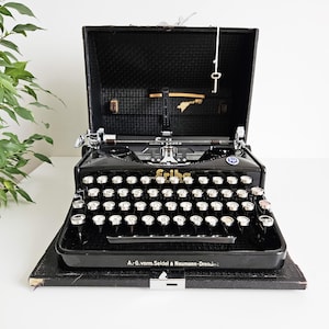 70% OFF! NOT WORKING Typewriter Erika 5, vintage 1930s, For repair or decor, Read description!