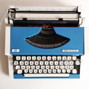 Vintage Olympia Traveller De Luxe Portable Typewriter, 1970s with Case