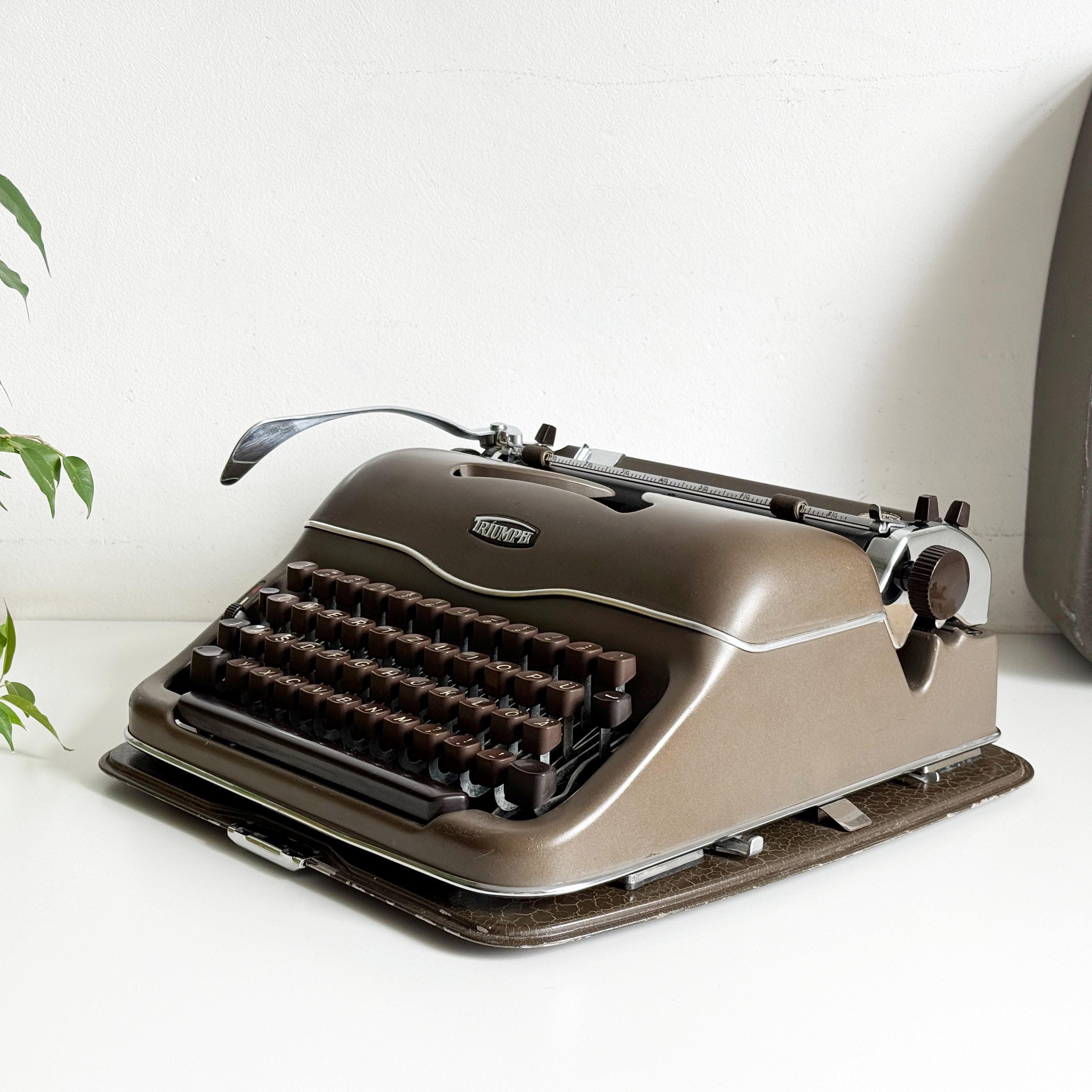 【希少】ドイツ製TRIUMPH タイプライター1950〜1960年製　ジャンク品 トライアンフ・ノーム・タイプライター - 1950年代製、動作確認済み