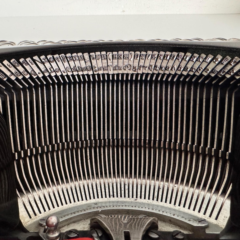 Erika 5 - Working portable typewriter, 1930s Black, Professionally maintained