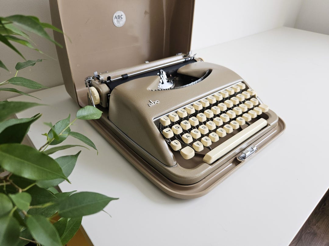 Vintage ABC Portable Typewriter, 1960s With Case - Etsy Canada