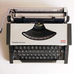 Vintage Olympia Traveller De Luxe Portable Typewriter, 1970s