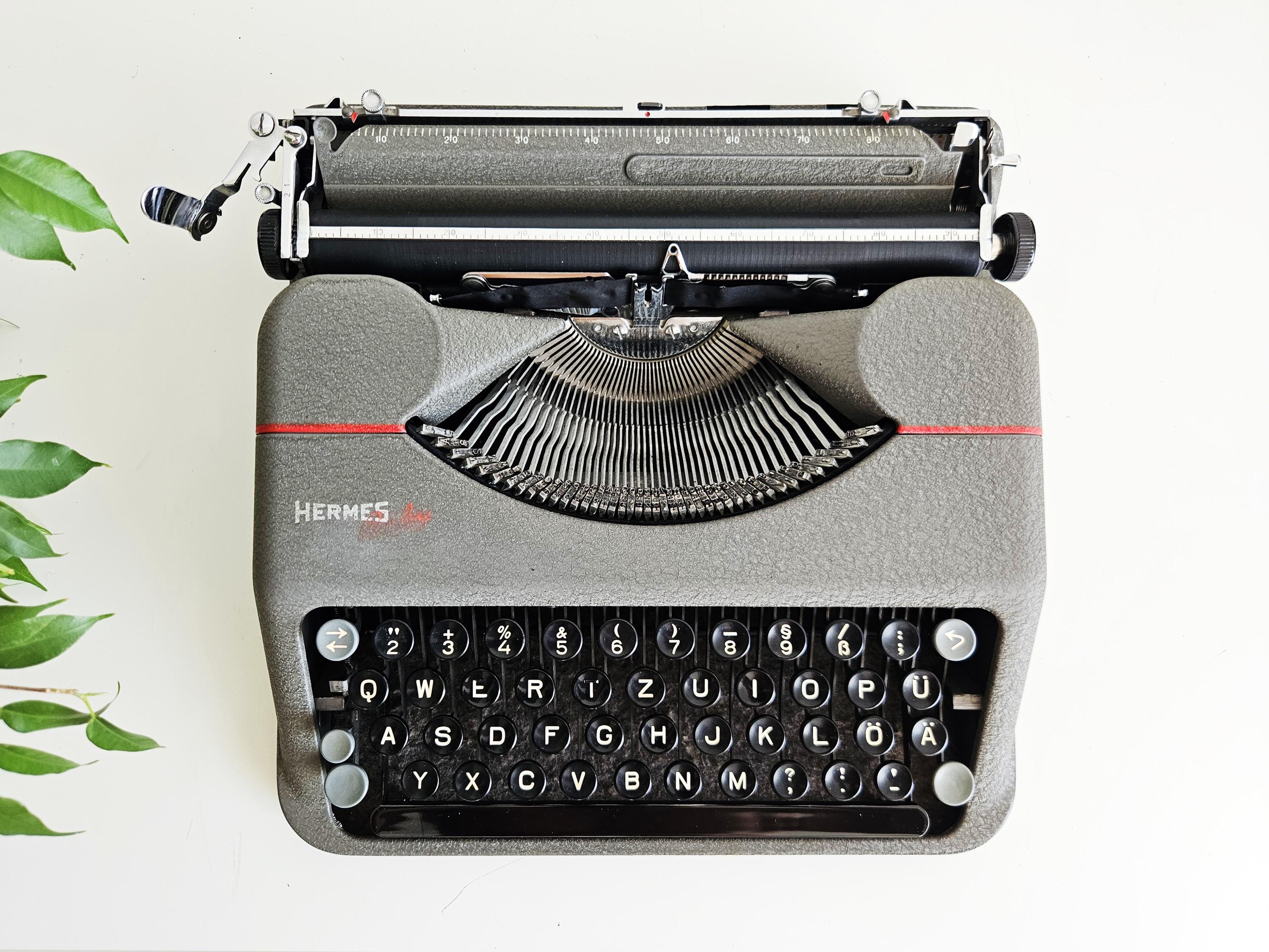完動品　HERMES baby タイプライター　ドイツ調にカスタムカラ― 完動品 HERMES baby タイプライター ドイツ調にカスタムカラ― Hermes