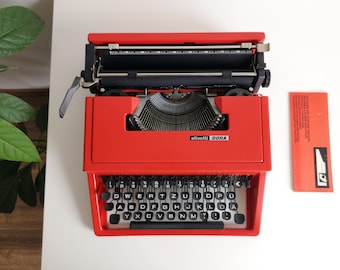 60% OFF!* Olivetti Dora typewriter, a portable vintage typewriter from the 1960s. In very good condition with a case and manual