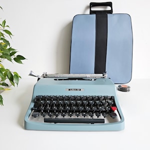 50% OFF!* Olivetti Lettera 32 portable vintage serviced typewriter from 1960s. Awesome condition, Unusual gift, retro office