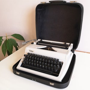 60% OFF!* Erika model E105 portable vintage typewriter from the 1980s, great condition, unique gift