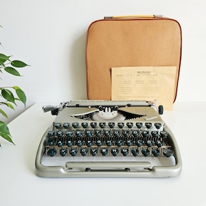 Vintage Groma Kolibri Ultra-Compact Typewriter, 1950s