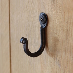 Gancho en forma de J forjado a mano