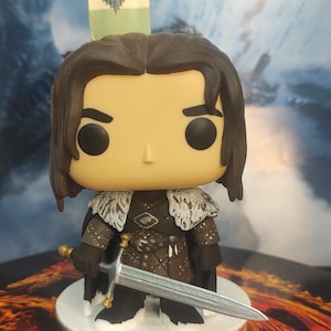 Custom pop van Lord Cregan Stark, ook bekend als &#39;The Wolf of Winterfell&#39;, met huis Stark-sigilvlag.