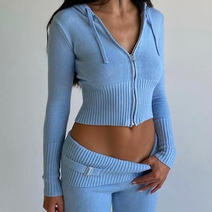 Conjunto de punto a juego para mujer: sudadera con capucha y cremallera estilo athleisure y pantalones anchos para estar en casa.