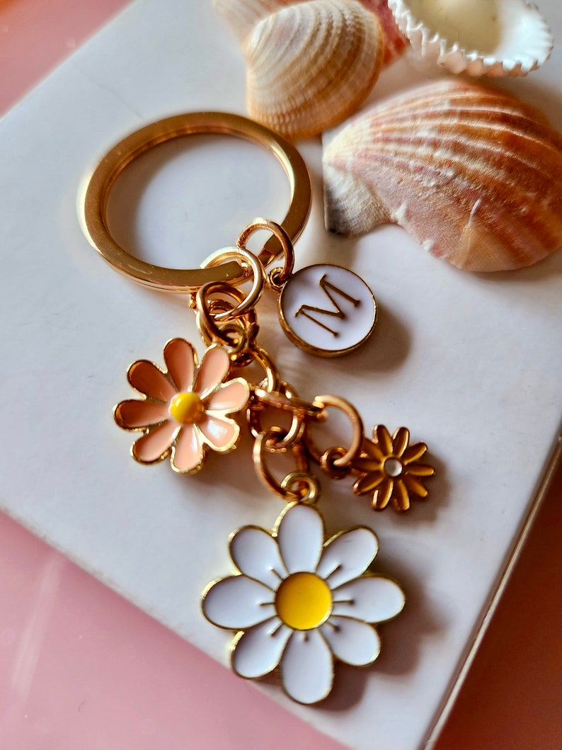 Personalized Daisy Keychain. Floral Key Ring. Bag. Wallet. Key Chain ...