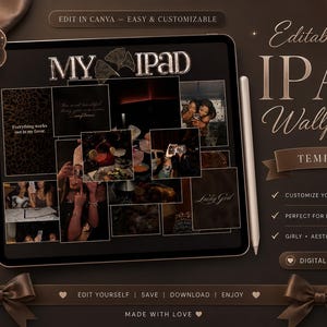 以下が含まれることがあります： ダークブラウンを基調とした編集可能なiPad壁紙テンプレートを表示するデジタルタブレット。画面には写真のコラージュ、MY IPADというテキスト、さまざまなデザイン要素が含まれています。タブレットのフレームの横にスタイラスペンが置かれています。