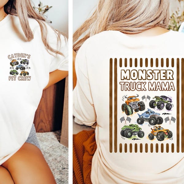 Pode incluir: Camiseta creme com um gráfico colorido de monster truck. A frente da camisa exibe "Cayden's Pit Crew" com ilustrações de monster truck. A parte de trás da camisa diz "Monster Truck Mama" com mais designs de monster truck.