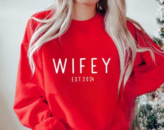 Personalisierte Wifey & Hubby Sweatshirt, frisch vermähltes Flitterwochen Outfit, Benutzerdefinierter Hoodie, Verlobungskleidung, Hochzeit Geschenk, Braut Geschenk