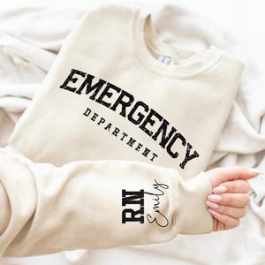Personalisiertes Notfall Krankenschwester Sweatshirt: Personalisiertes Geschenk für die Notaufnahme
