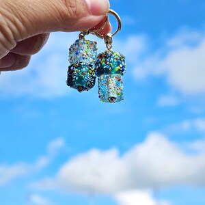 Handgemachte, bunte Glastropfen-Ohrringe, einzigartiger Schmuck, baumeln Ohrringe, leicht und bequem, perfektes Geschenk, sicherer Verschluss
