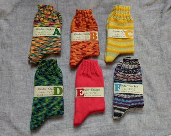 Selbstgestrickte Kindersocken ca. Gr. 31/32 (DE)