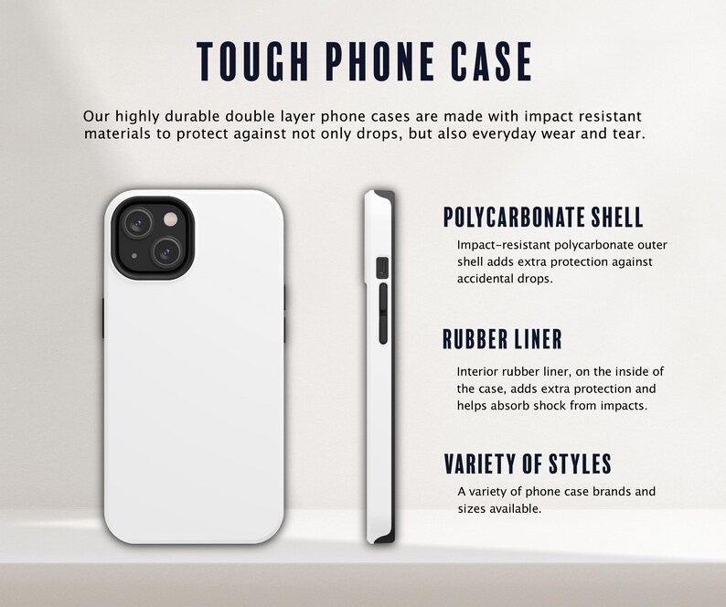 Peut inclure: Une coque de t&eacute;l&eacute;phone blanche avec un d&eacute;coupage pour l'objectif de l'appareil photo noir. La coque est compos&eacute;e de deux couches, une coque en polycarbonate et une doublure en caoutchouc. Le texte "TOUGH PHONE CASE" est en haut de l'image. Le texte "POLYCARBONATE SHELL", "RUBBER LINER" et "VARIETY OF STYLES" est sous l'image de la coque de t&eacute;l&eacute;phone.