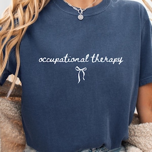 Trendy Ergotherapie Komfort Farben Shirt Ergotherapeutin T Shirt OT Shirt Neue Therapie Geschenk Doktor in OT Therapie T-Shirt OT Shirt