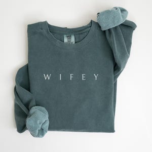 Komfort Farben Wifey Sweatshirt, Hochzeitsgeschenk, Geschenk für Braut, neue Frau Sweatshirt, einzigartiges Brautgeschenk, frisch vermählt Hochzeitsgeschenk