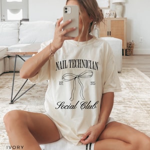 Camiseta de manicura, regalo para salón de uñas, regalos para técnicos de uñas, camiseta retro, linda camiseta de manicura moderna, camisetas de colores cómodos
