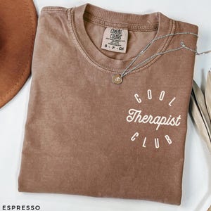 Comfort Colors® Therapeut Shirt, lustiges Therapeut Shirt, Counselor Shirt, Therapeut Wertschätzung Shirt, Geschenk für Therapeut Back to School Tee