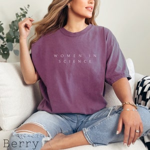 Komfort Farben Retro Frau in der Wissenschaft Shirt Preppy Ästhetisches Shirt Wissenschaftler Mädchen Shirt Geschenk für Wissenschaftler Shirt für Frauen Übergroßes Minimal