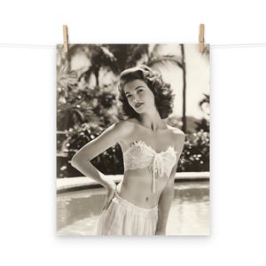 Vintage Poolside Pinup Glamour Poster – Classic Black and White 1940s Style Wall Art for Retro Home Decor