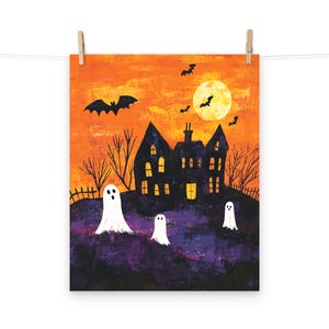 Niedliches Haunted House Halloween Poster - Geister, Fledermäuse und Mond Wandkunst für die gruselige Jahreszeit
