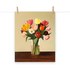 Póster de ramo de tulipanes en jarrón: arte mural floral botánico colorido para la decoración del hogar