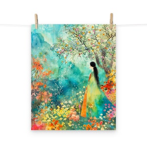 Póster Serenidad primaveral: una mujer caprichosa en un jardín floreciente. Impresión artística en acuarela vibrante para la decoración del hogar.