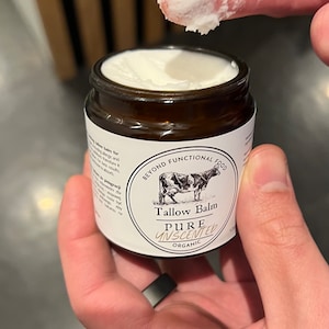 Baume de suif PURE non parfumé, 100 % nourri à l'herbe et biologique, baume naturel nourrissant et apaisant pour le visage et le corps, légèrement fouetté pour la texture. image 5