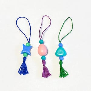 Dijes de Pokémon hechos a mano / Brillantes, ovalados, con cierre