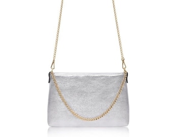 Bolso bandolera plateado de piel auténtica con correas de cadena doradas