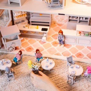 House Of Rome Handgefertigtes Holzpuppenhaus Perfektes Geburtstagsgeschenk für Kindermöbel Textil Lernspielzeug Bild 6