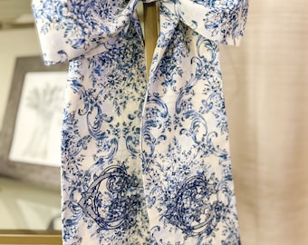 Chinoiserie wreath, wreath bow, home decor, wreath sash, blue and white bow, blue and white wreath sash, blue and white decor