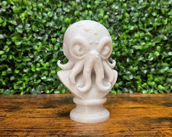 Cthulhu Bust Statue • Lovecraftian Monster Horror Sculpture • Faux Marble Kraken Head Pedestal • Dark Academia Tentacles Bookshelf Decor