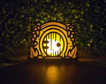 Cozy Hobbit Door Lantern | Shire Inspired LED Night Light | Fantasy Book Nook Decor | Whimsical Cottagecore Table Lamp | RPG Shelf Accent
