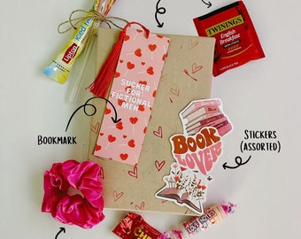 Romance Book Gift Box: Blind Date with a Book, Tea & Stickers