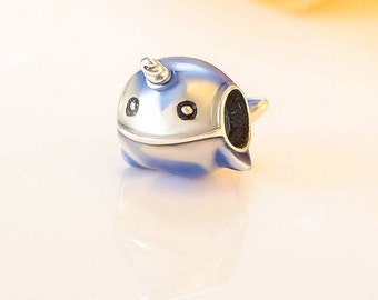 Charm de ballena de esmalte azul Pandora con forma de océano y playa