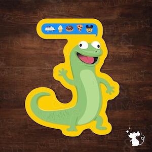 Puede incluir: Un lagarto verde de dibujos animados con un contorno amarillo y una burbuja de diálogo con emojis de un crucero, un helado, una rosquilla, una porción de pizza y Mickey Mouse. El lagarto sonríe y saluda.