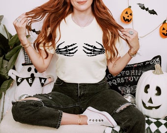 Camiseta con sujetador de mano de esqueleto: divertida camiseta para fiesta de Halloween