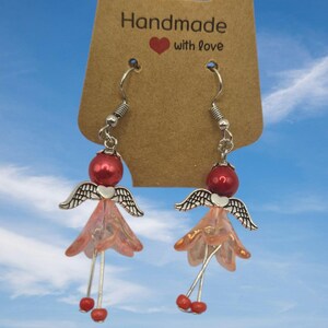 Blumen Engel Ohrringe – zierlich, schimmernd & einzigartig, Blumen Engel, zierlicher Schmuck, Geschenk für Sie Rot