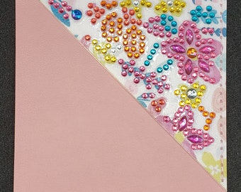 Marcador de esquina con flores, joyas y diamantes de imitación